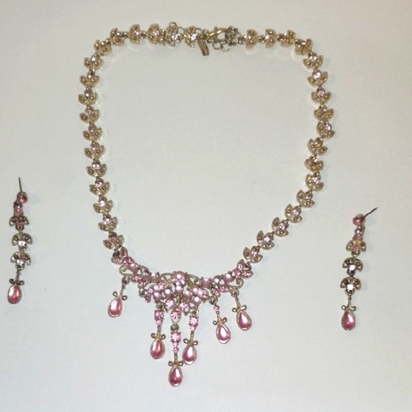unknown Jewelry - Elegant Pink Crystal Necklace and Earring Set